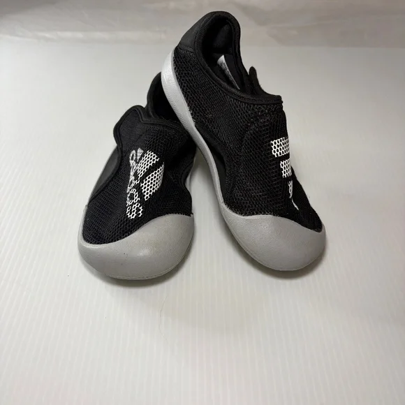 adidas | Shoes | Adidas Boys Ozelia H4742 Black Running Shoes Sneakers Size  2 | Poshmark